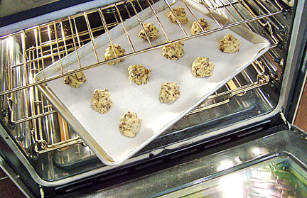 choc_chip_pop_in_oven