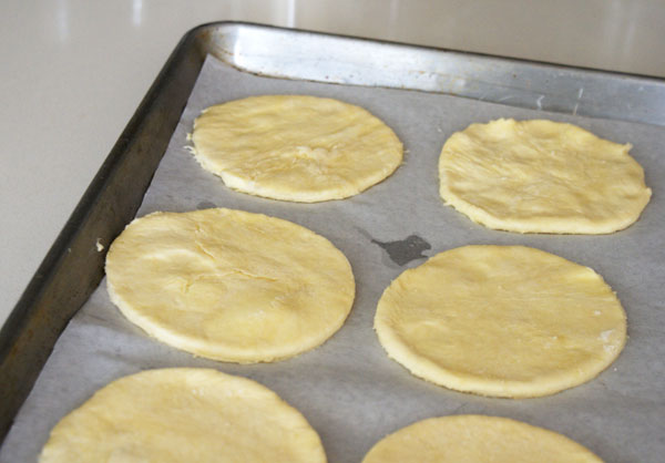 apricot-tart-dough-circles