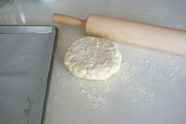 apricot-tart-dough-to-roll