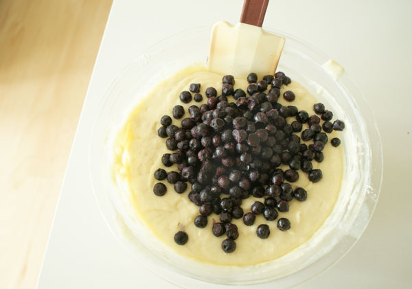 blueberry-cupcakes-stir-in-berries