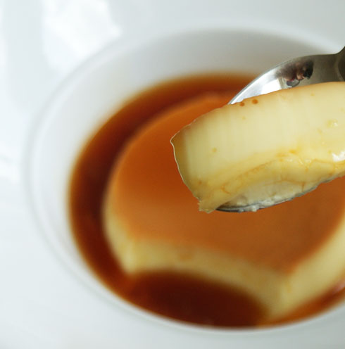 creme-caramel-in-spoon