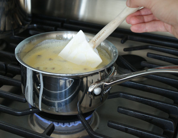 ginger-ice-cream-stir-to-thicken