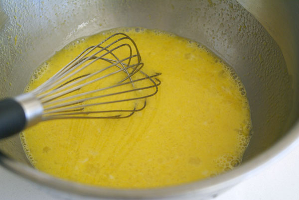 lemon-curd-eggs-sugar-juice-whisked