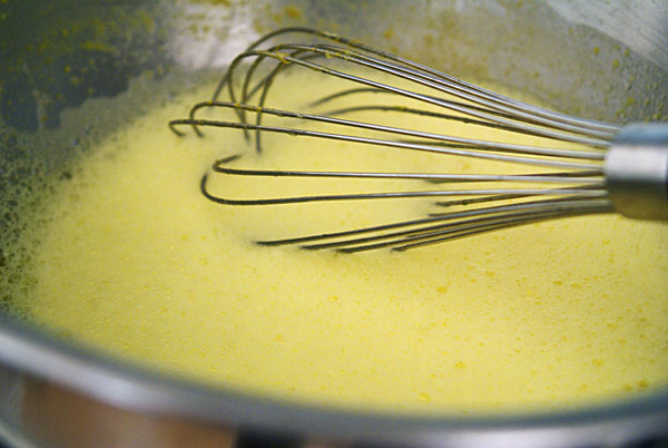 lemon-curd-frothy