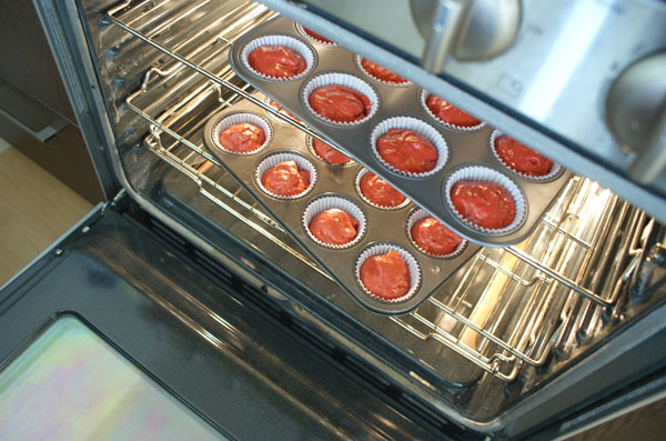 red-velvet-cupcakes-in-oven