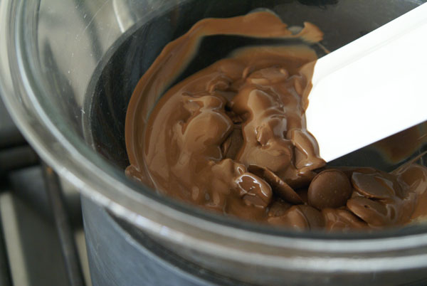 milk-chocolate-caramel-mousse-chocolate-melting