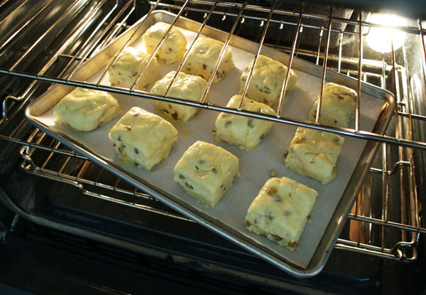 raisin-scones-bake