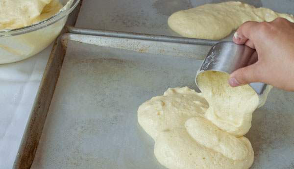 sponge-cake-divide-batter