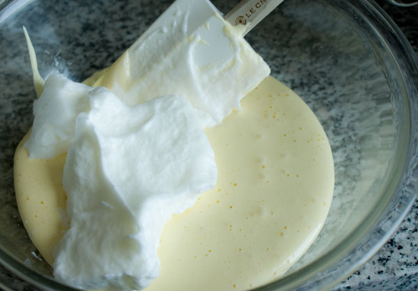 sponge-cake-fold-in-whites-1