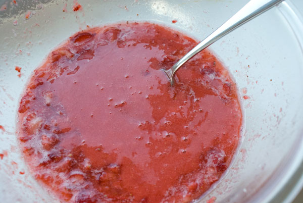 strawberry-ice-cream-add-puree