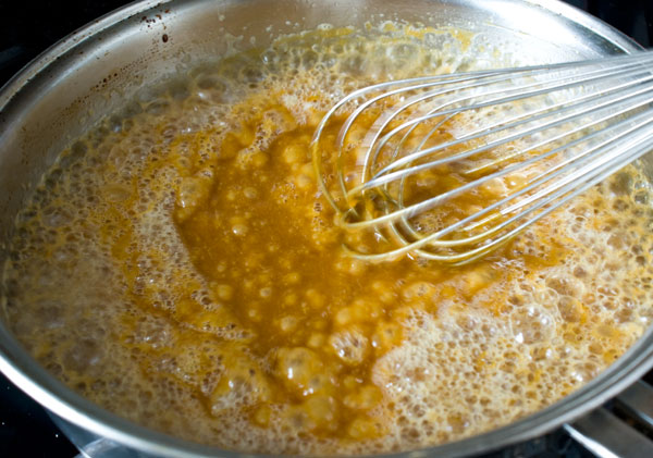 almond-brittle-whisk-butter-1