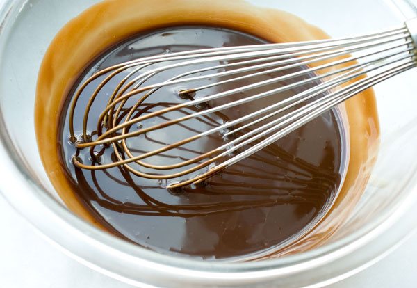 chocolate-sauce-whisk-together