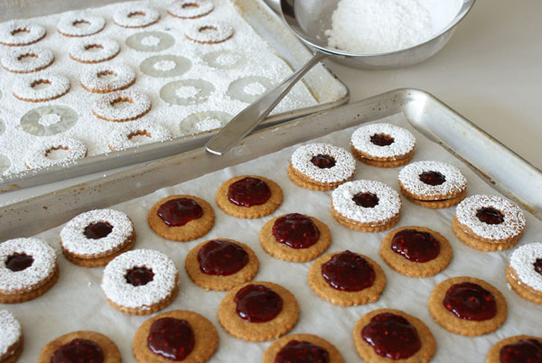 linzer-cookie-sandwich